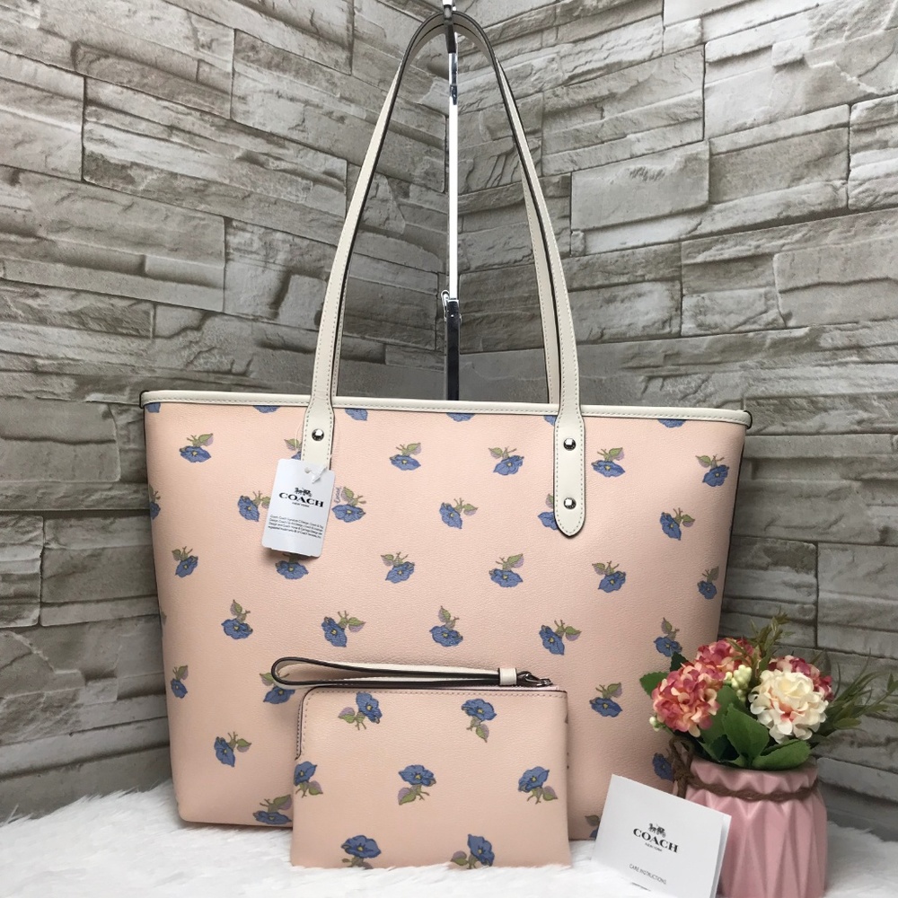👜COACH🌺CITY ZIP TOTE & WRISTLET - Picture 2 of 8